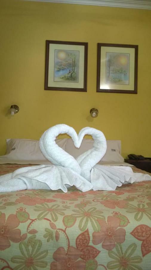 Hotel San Martin Реконкиста Экстерьер фото